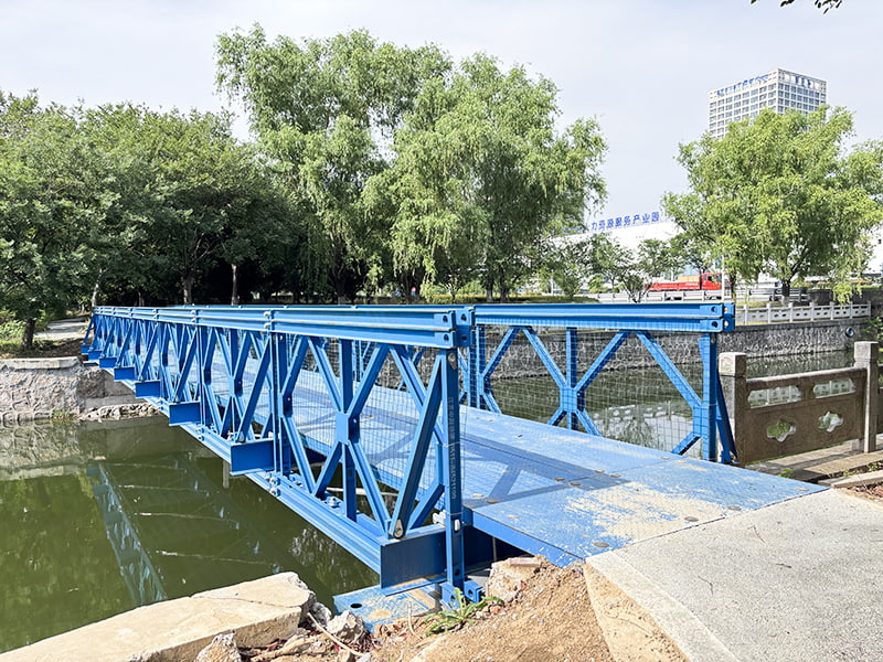 24 meter lang, blåmalt anti-korrosjon, enkeltrads enkeltlags forsterket fotgjenger Bailey Bridge